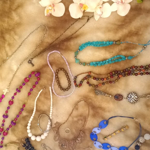 Huge lot of 31 pieces of costume jewelry - Picture 5 of 8